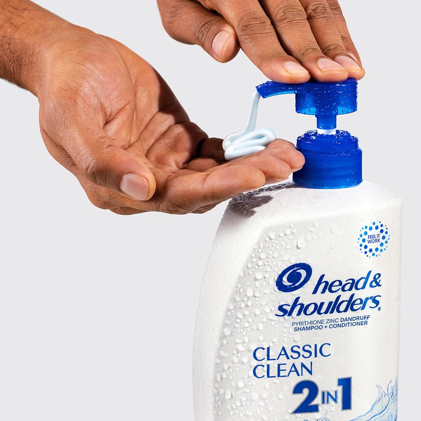 Head & Shoulders Classic Clean Shampoo, White and Blue (835 ml).