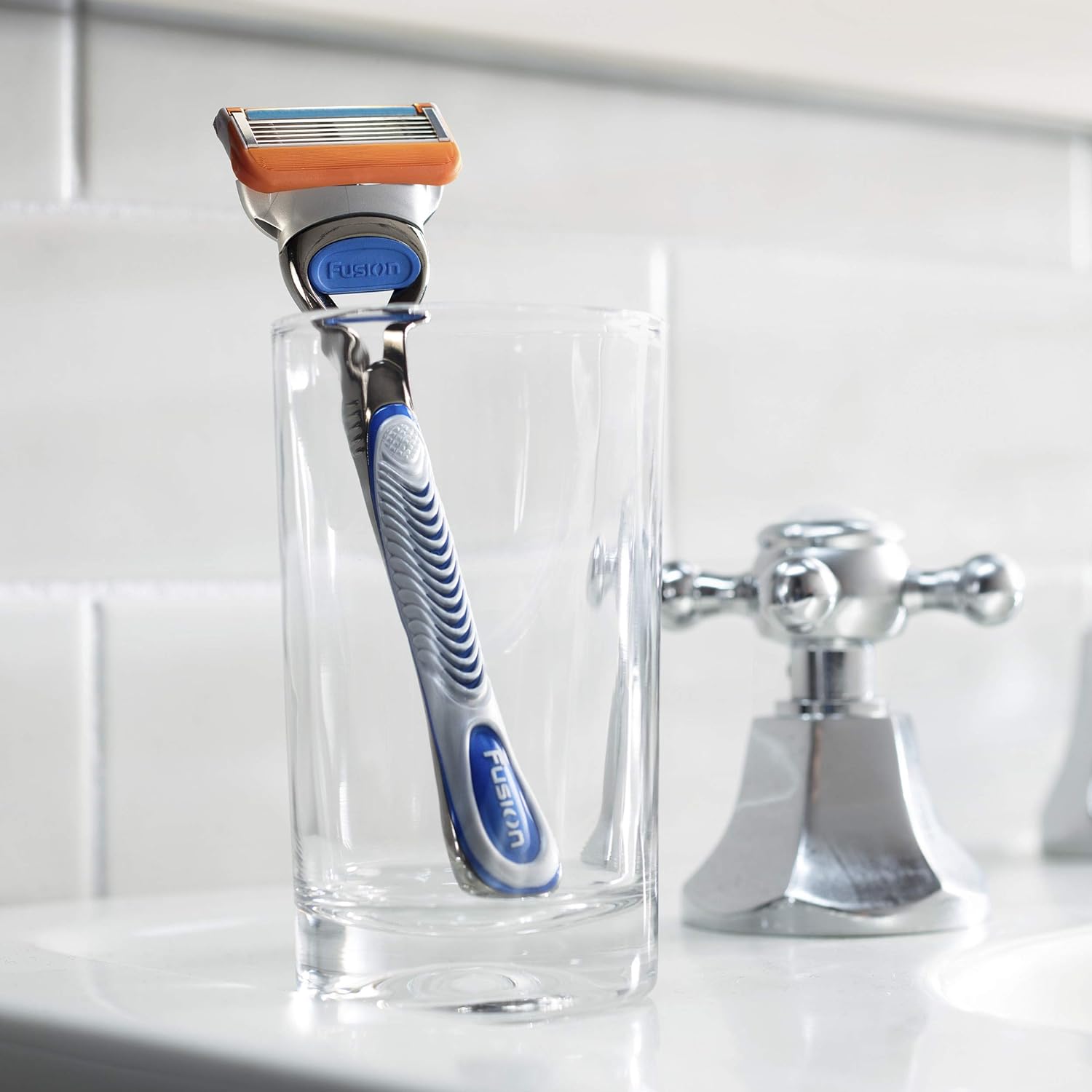 Gillette Fusion 5 Mens Razor, Includes 1 Handle, 7 Razor Blade Refills