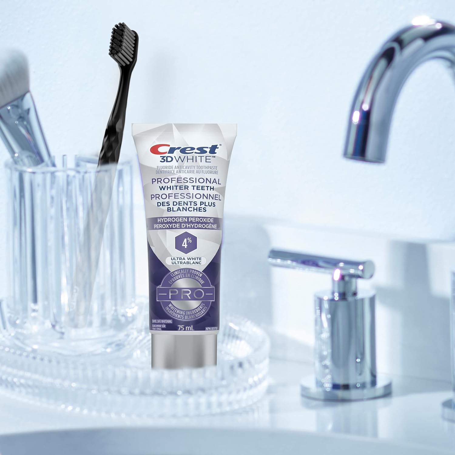Crest 3D White Toothpaste, Professional Ultra White (75 ml).